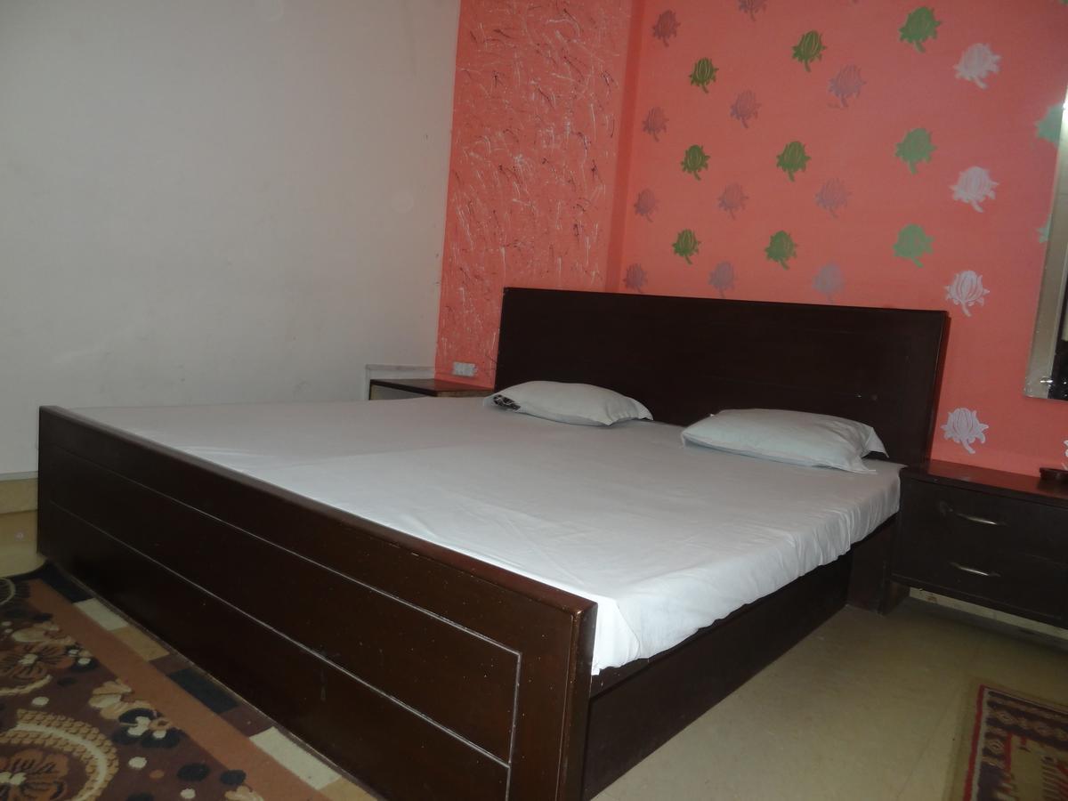 Hotel Aashiyana Агра Экстерьер фото