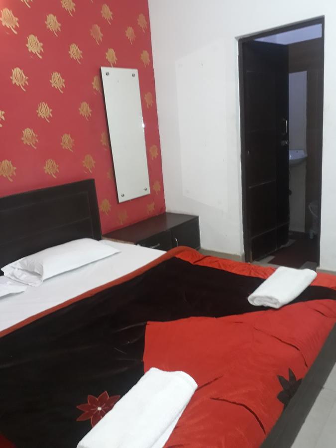Hotel Aashiyana Агра Экстерьер фото